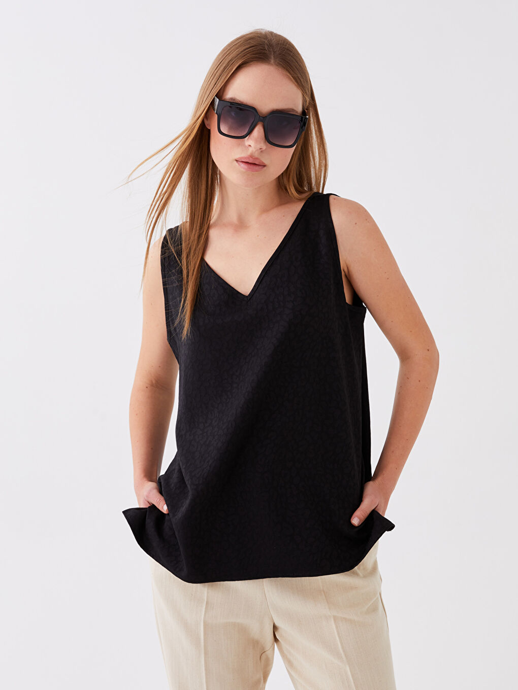 Siyah V Yaka Desenli Kadın Bluz