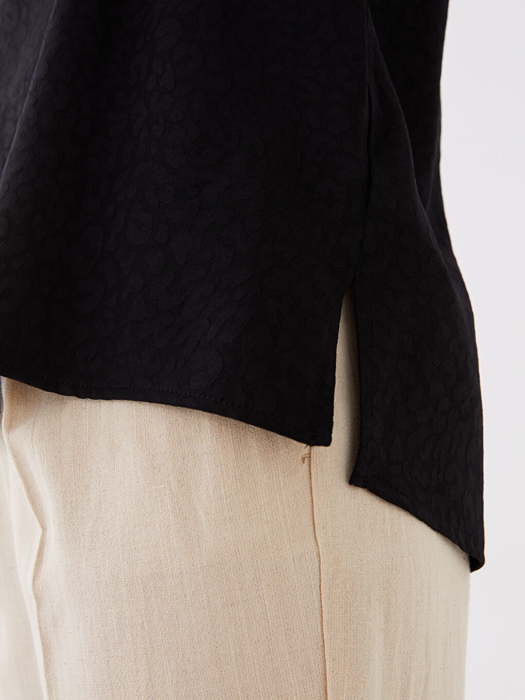 Siyah V Yaka Desenli Kadın Bluz-2