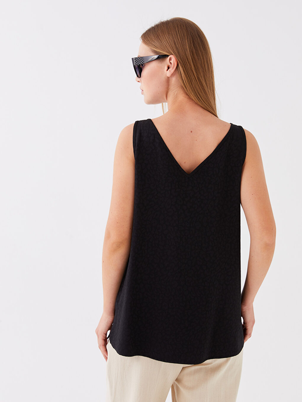 Siyah V Yaka Desenli Kadın Bluz-3