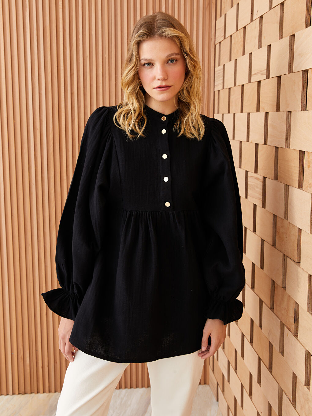 Siyah Hakim Yaka Düz Uzun Kollu Oversize Müslin Kadın Tunik-1