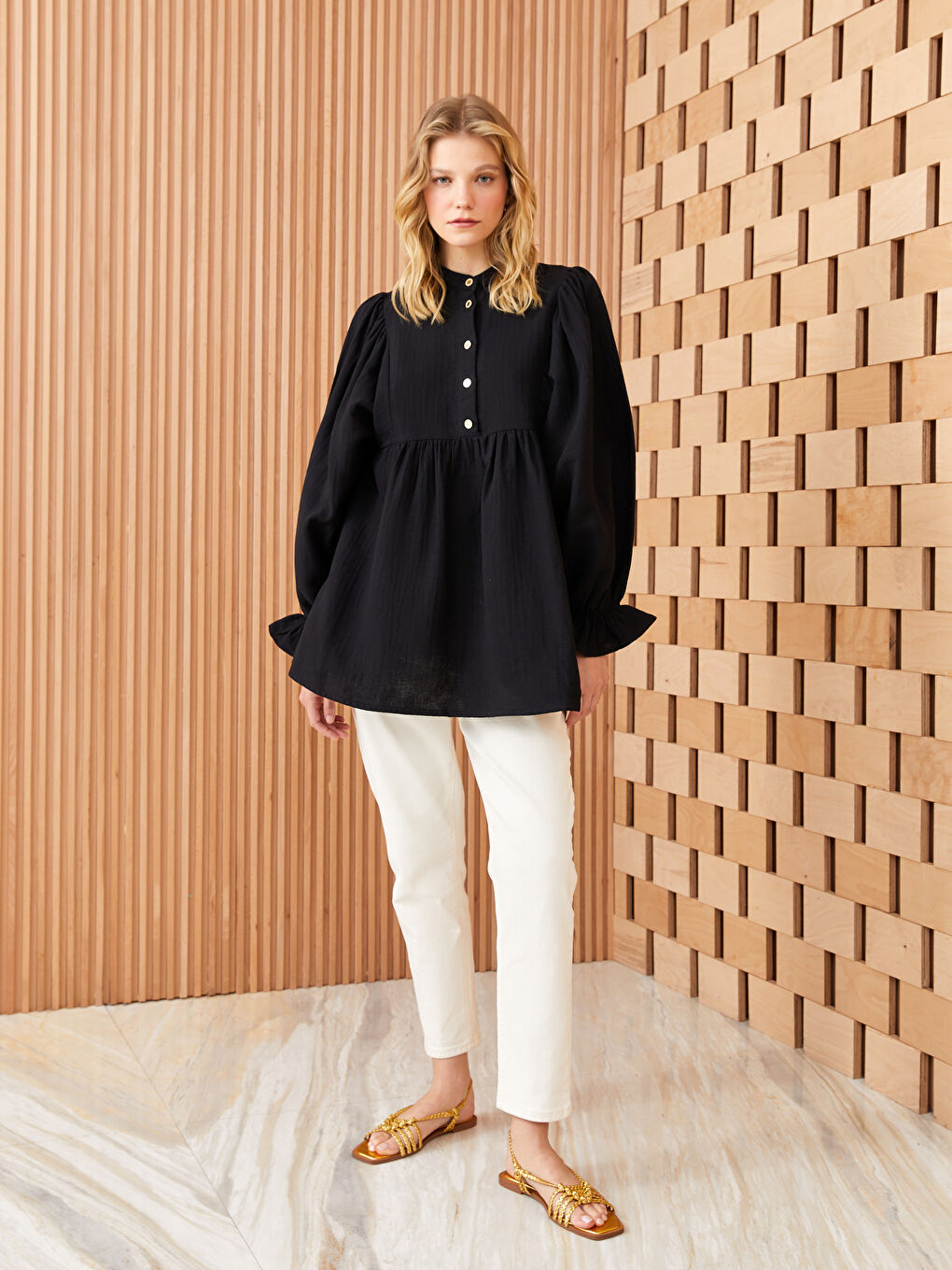 Siyah Hakim Yaka Düz Uzun Kollu Oversize Müslin Kadın Tunik-2