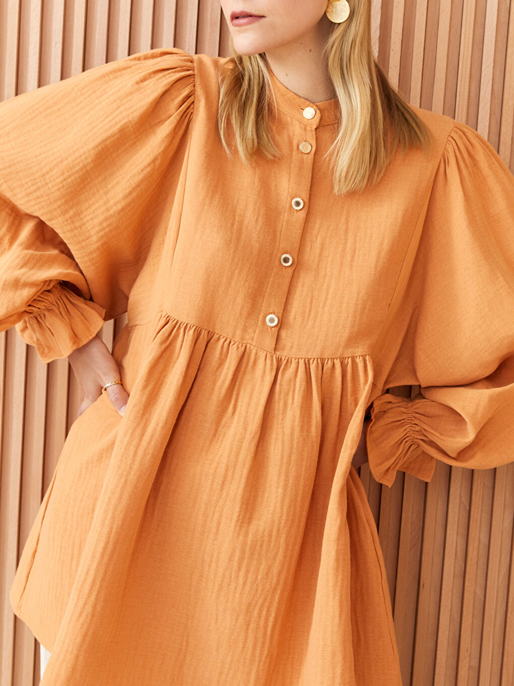 Turuncu Hakim Yaka Düz Uzun Kollu Oversize Müslin Kadın Tunik-2