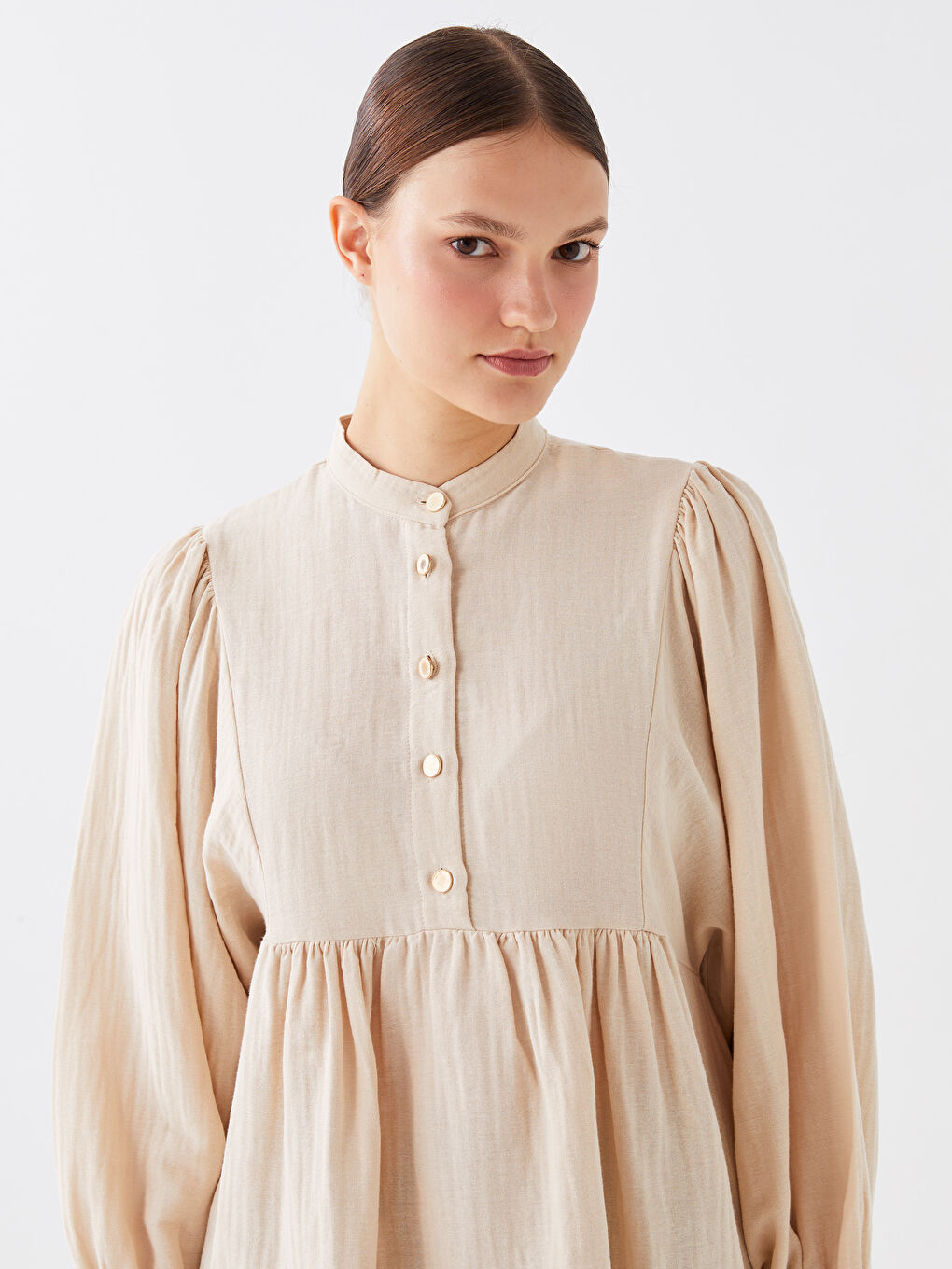 Bej Hakim Yaka Düz Uzun Kollu Oversize Müslin Kadın Tunik-1