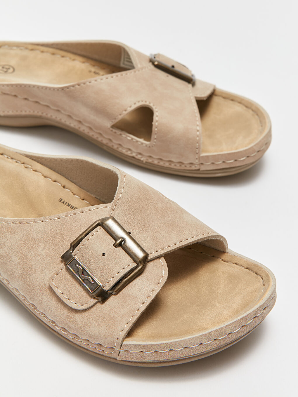 Bej Tek Bantlı Toka Detaylı Kadın Terlik-2