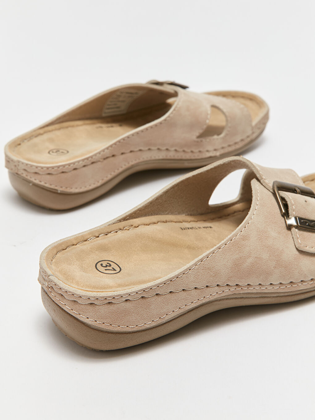 Bej Tek Bantlı Toka Detaylı Kadın Terlik-4