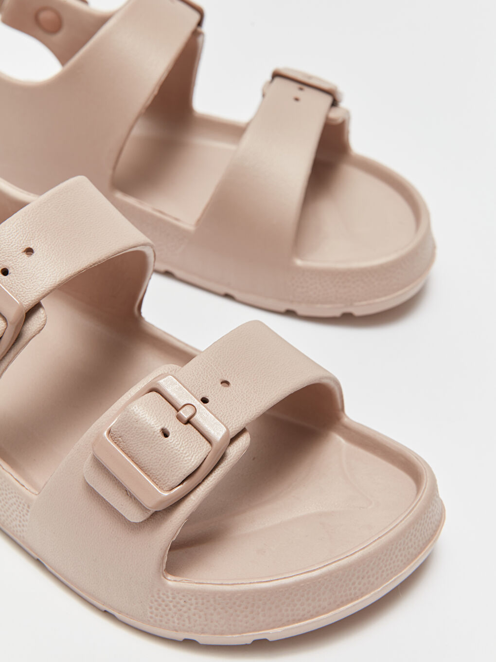 Bej Çift Bantlı Kadın Sandalet-2