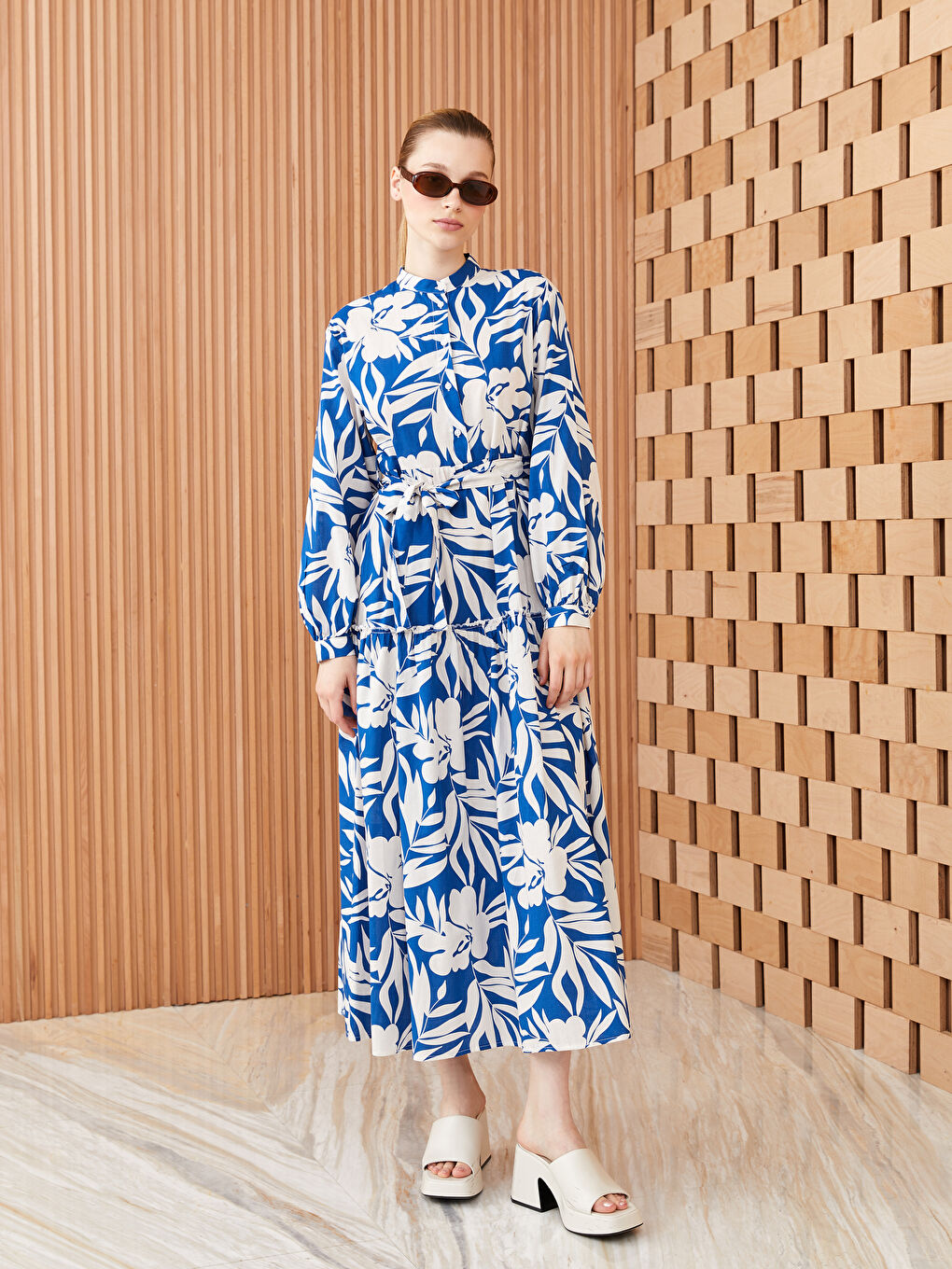 Mavi Hakim Yaka Çiçekli Kadın Elbise