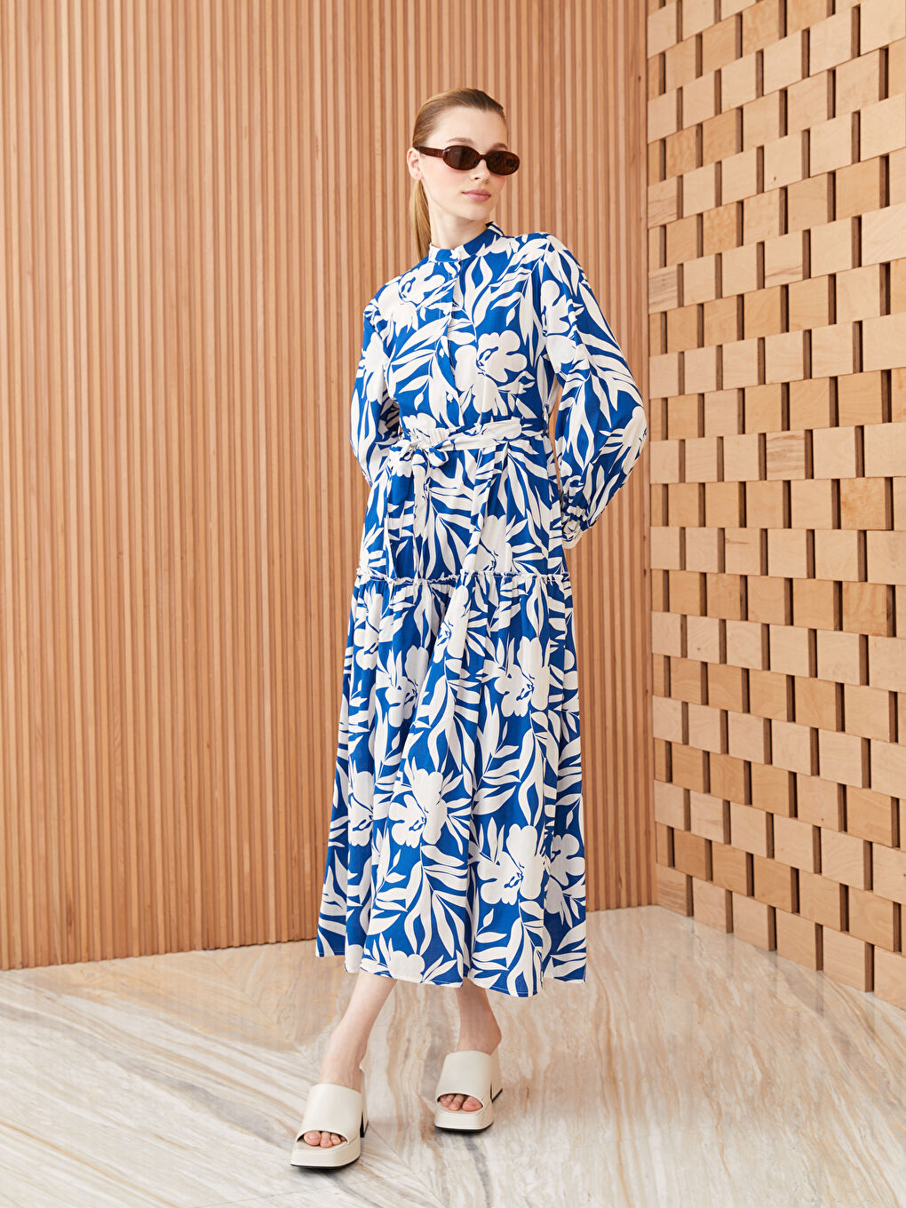 Mavi Hakim Yaka Çiçekli Kadın Elbise-1