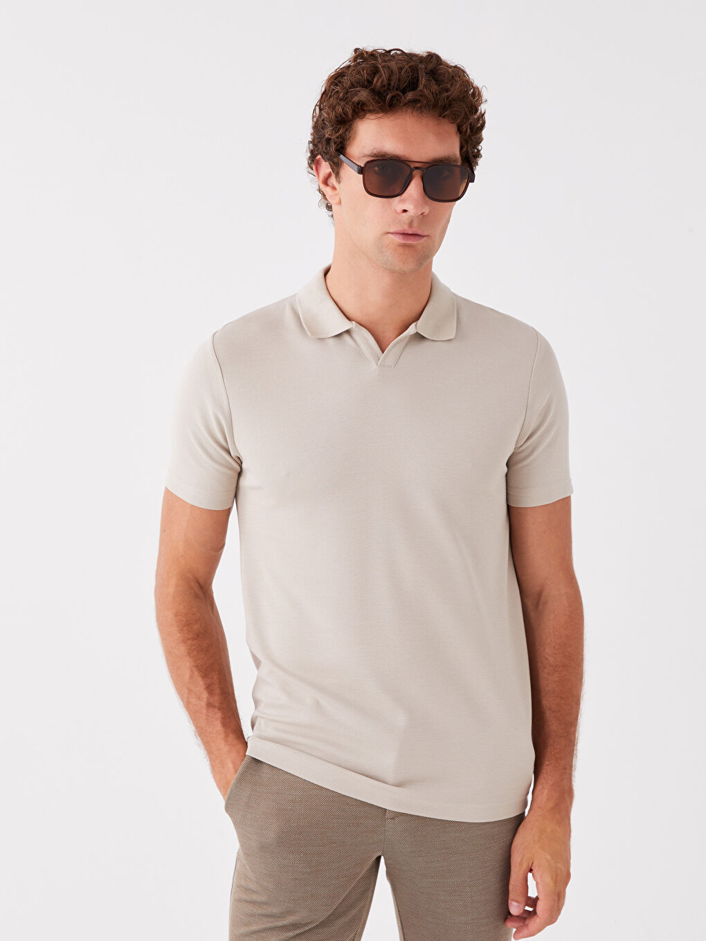 პოლო კისრის მოკლე სახელო მამაკაცის მაისური