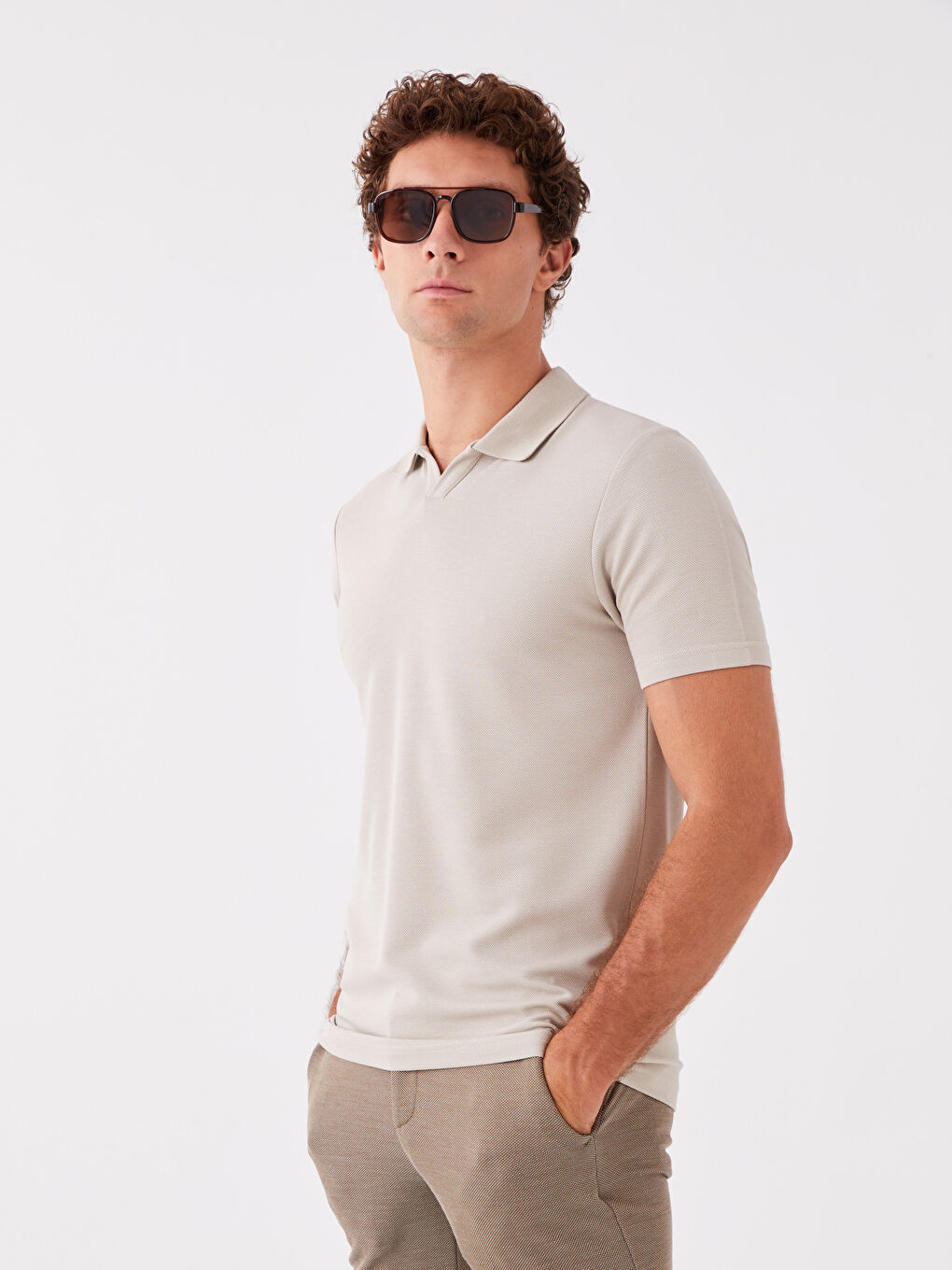 პოლო კისრის მოკლე სახელო მამაკაცის მაისური-1