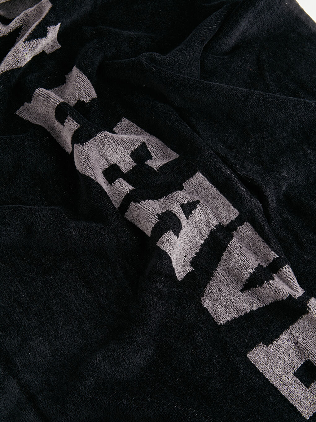 Siyah Baskılı Erkek Plaj Havlusu-1