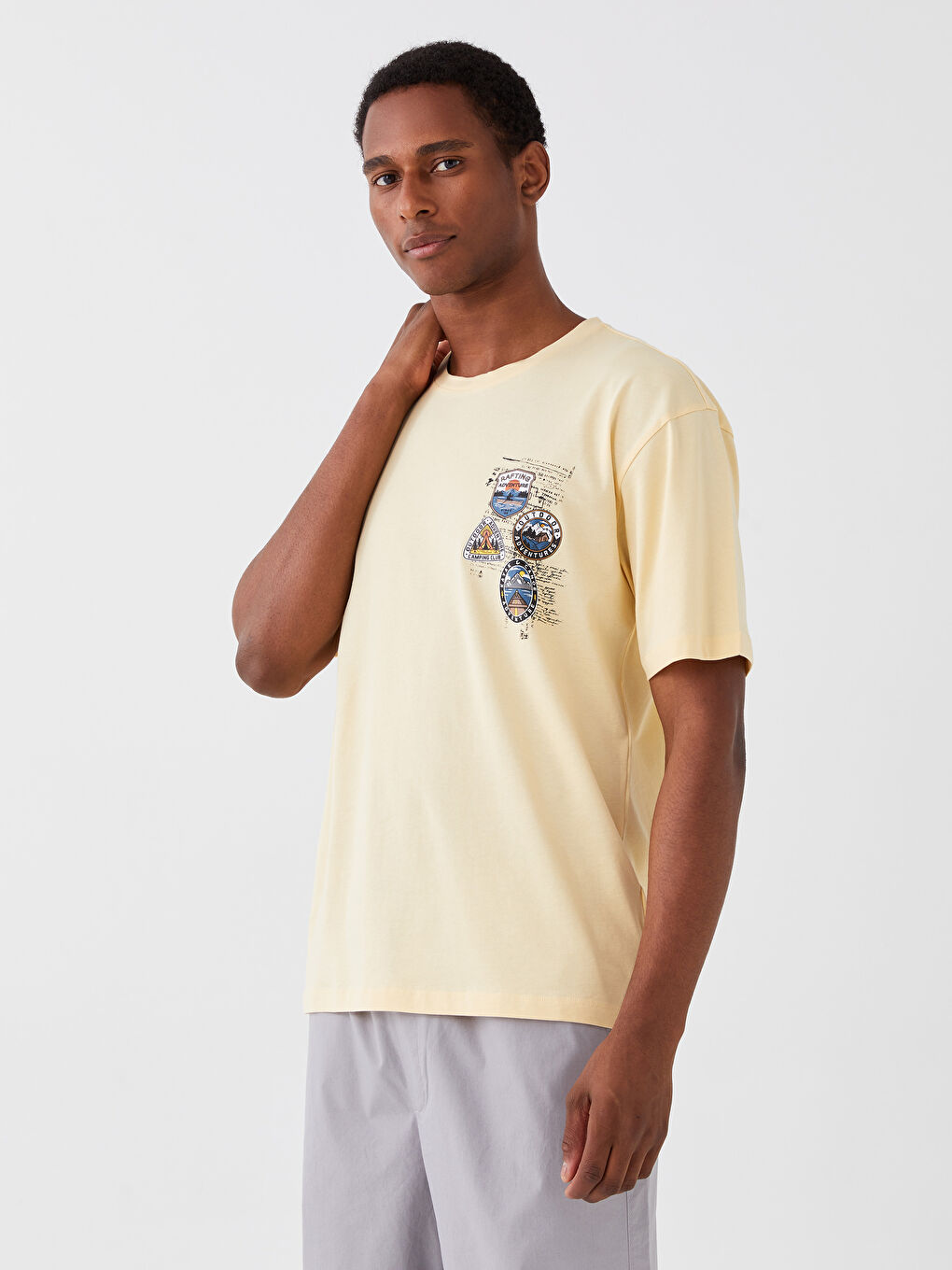 Bej Bisiklet Yaka Kısa Kollu Baskılı Penye Erkek Tişört-1