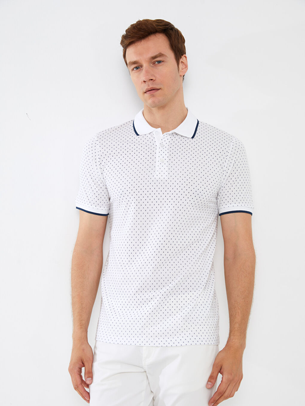 Beyaz Polo Yaka Kısa Kollu Desenli Erkek Tişört-1