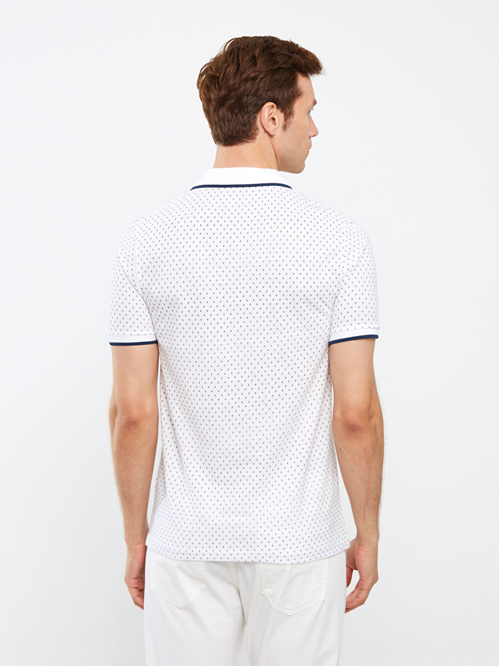 Beyaz Polo Yaka Kısa Kollu Desenli Erkek Tişört-4