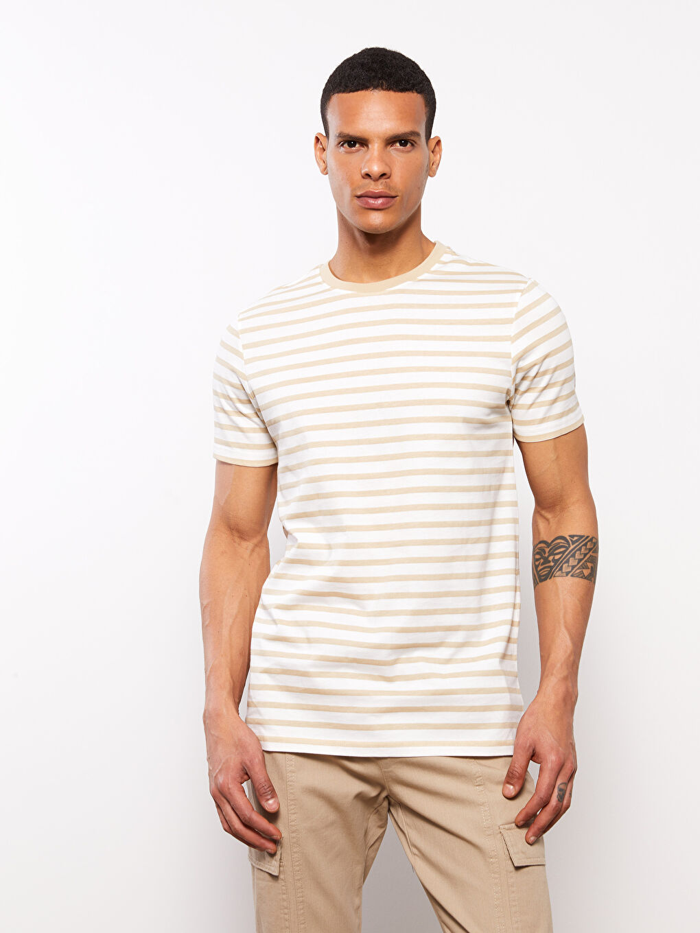 تي شيرت رجالي ياقة دائرية كم قصير مخطط جيرسي