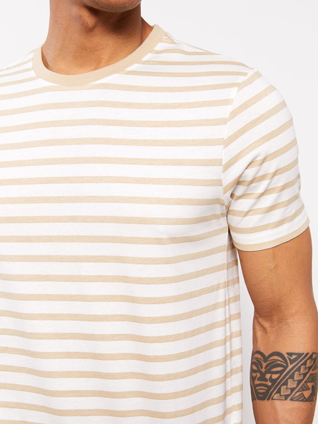 تي شيرت رجالي ياقة دائرية كم قصير مخطط جيرسي-3