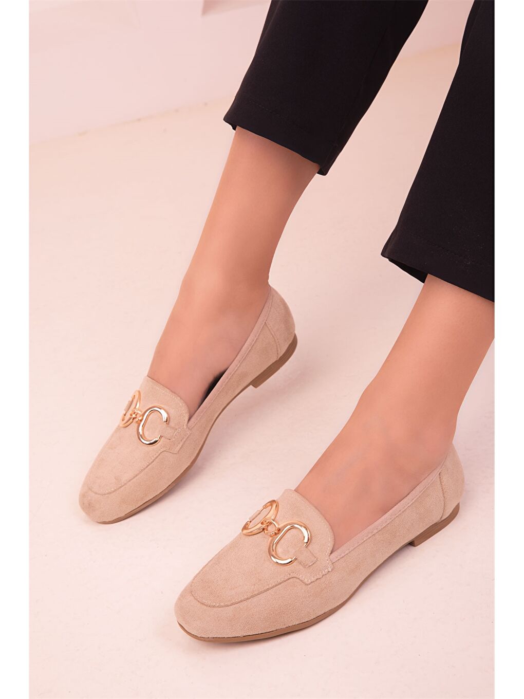 Bej Süet Görünümlü Aplike Detaylı Kadın Babet-1