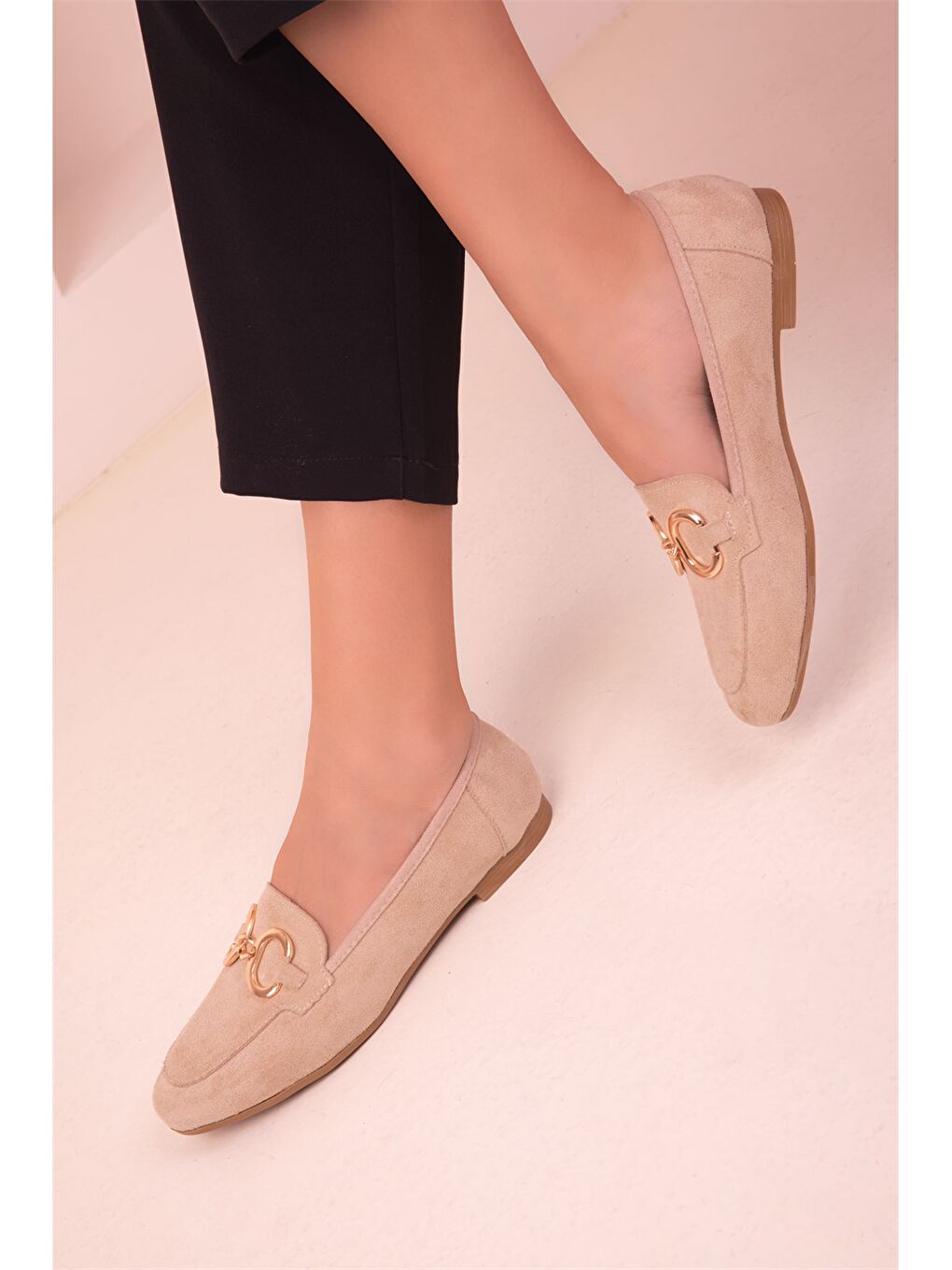 Bej Süet Görünümlü Aplike Detaylı Kadın Babet-2