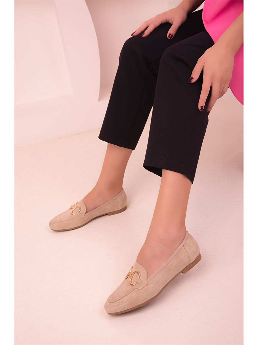 Bej Süet Görünümlü Aplike Detaylı Kadın Babet-3