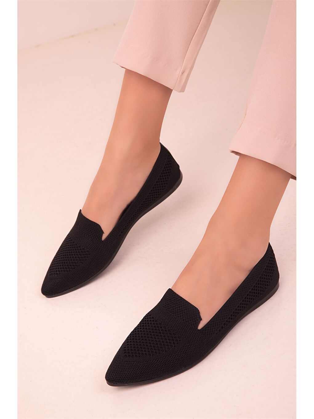 Siyah Sivri Burun Kadın Babet Ayakkabı-1