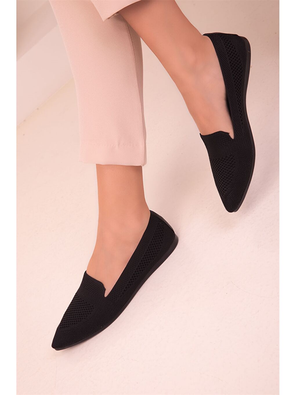 Siyah Sivri Burun Kadın Babet Ayakkabı-2