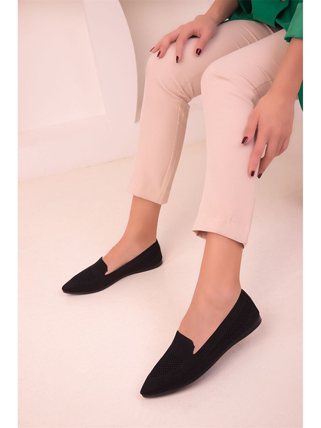 Siyah Sivri Burun Kadın Babet Ayakkabı-3