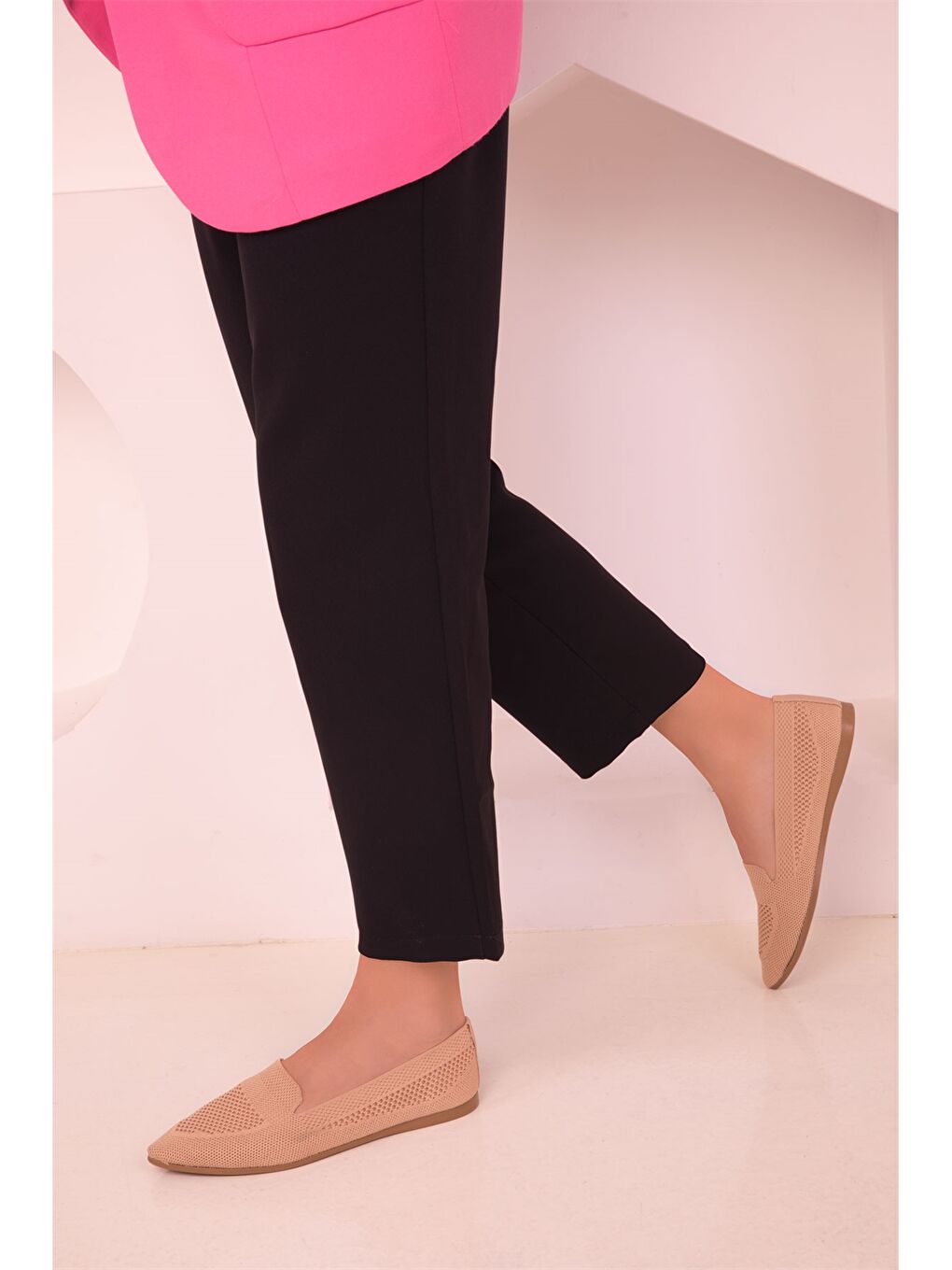 Bej Sivri Burun Kadın Babet Ayakkabı