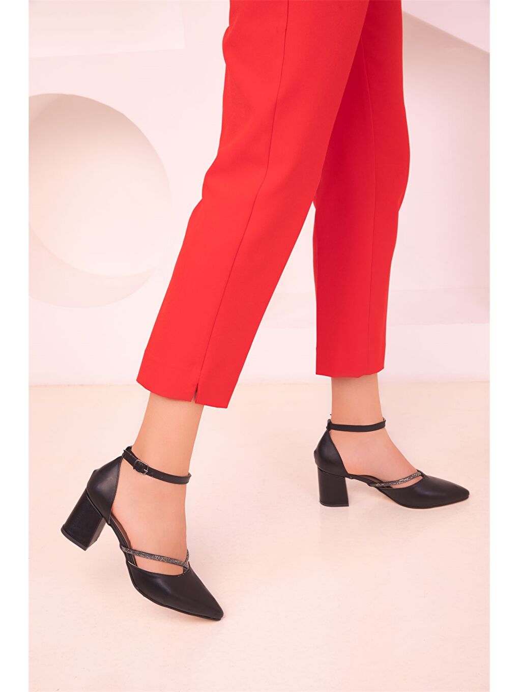 Siyah Sivri Burun Kadın Topuklu Ayakkabı-2