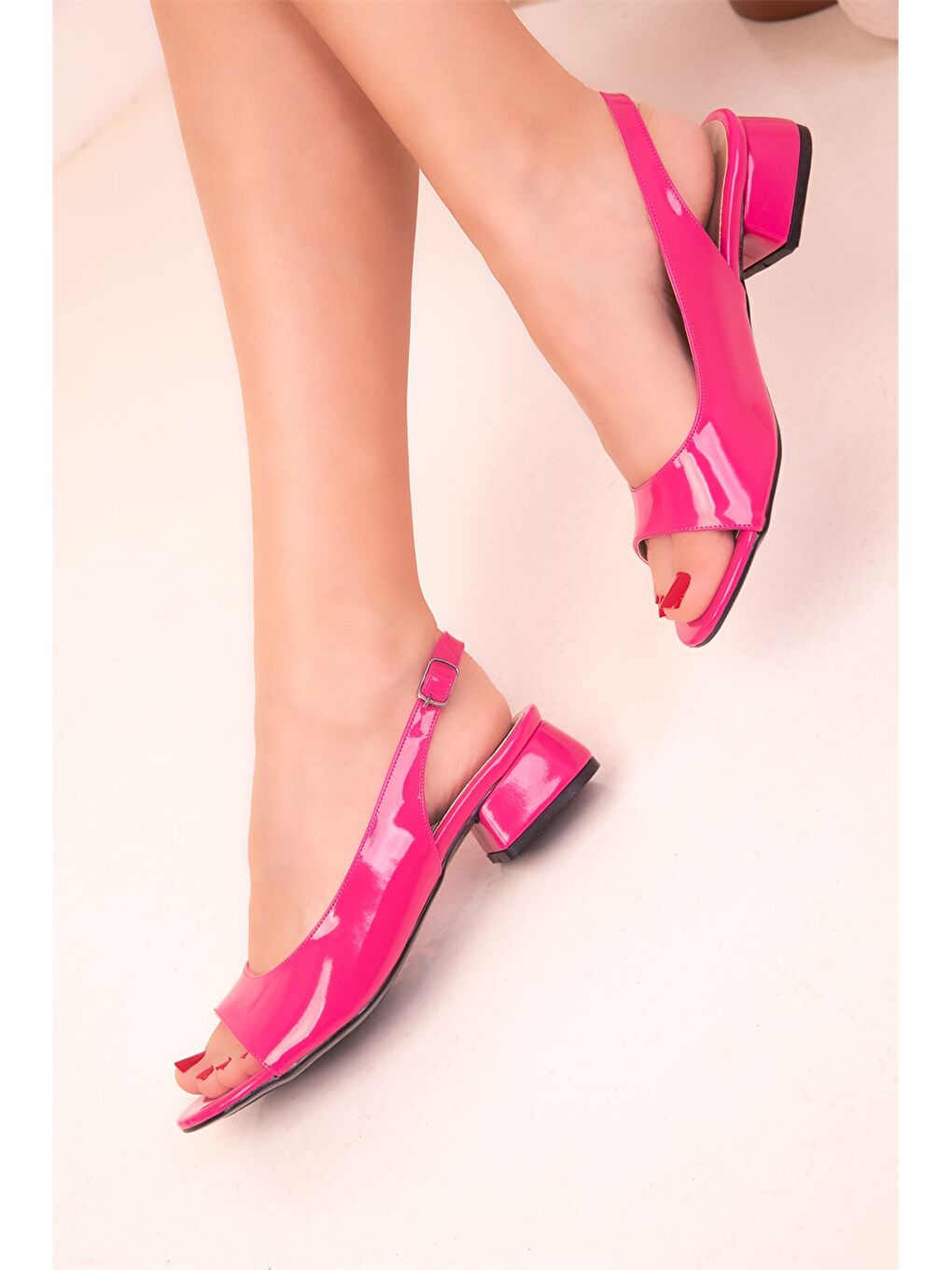 Fuşya Deri Görünümlü Topuklu Kadın Sandalet-3