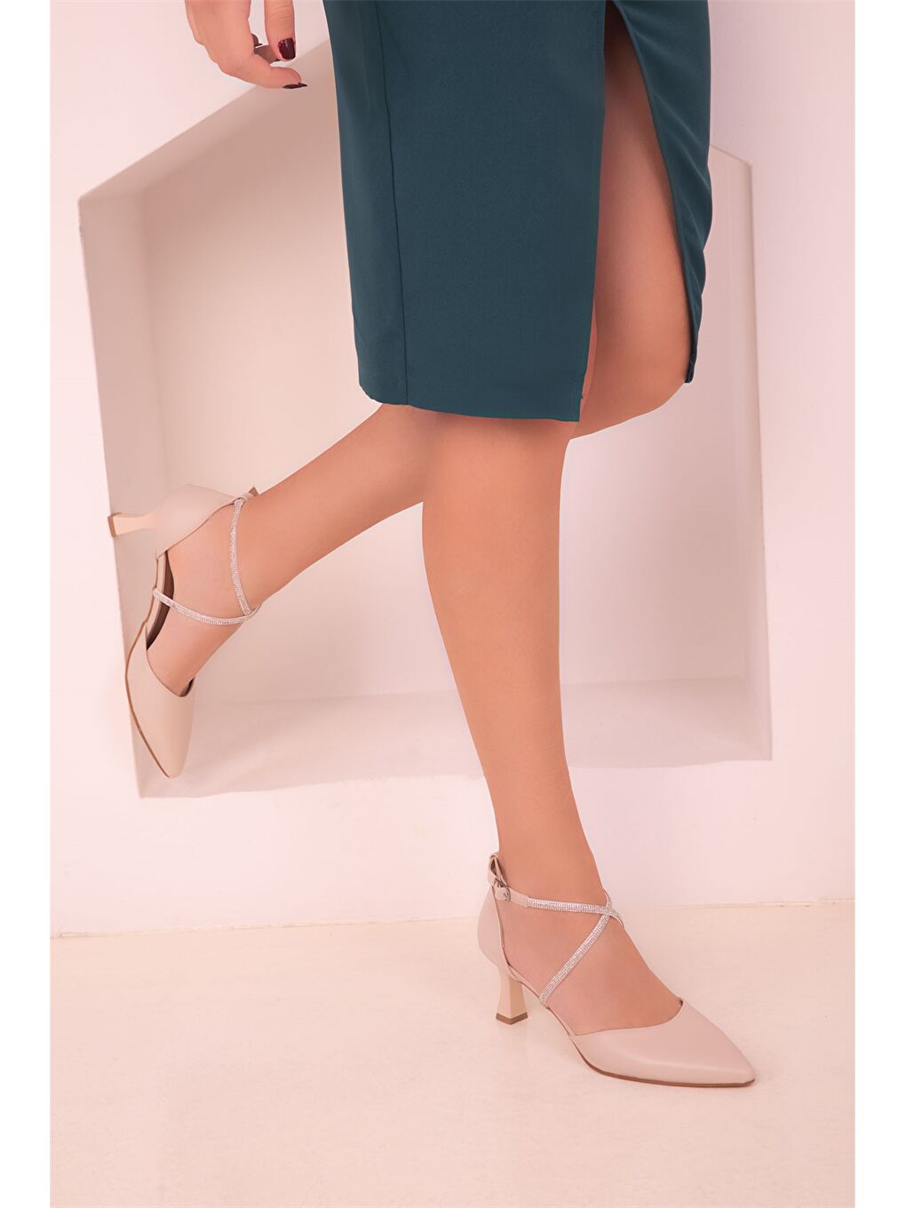 Bej Deri Görünümlü Kadın Topuklu Ayakkabı