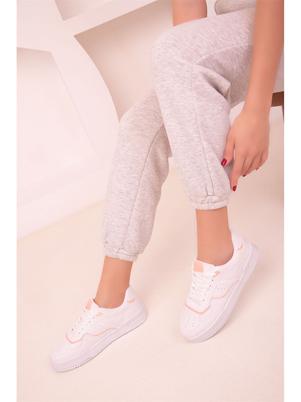 Pembe Bağcıklı Kadın Spor Ayakkabı