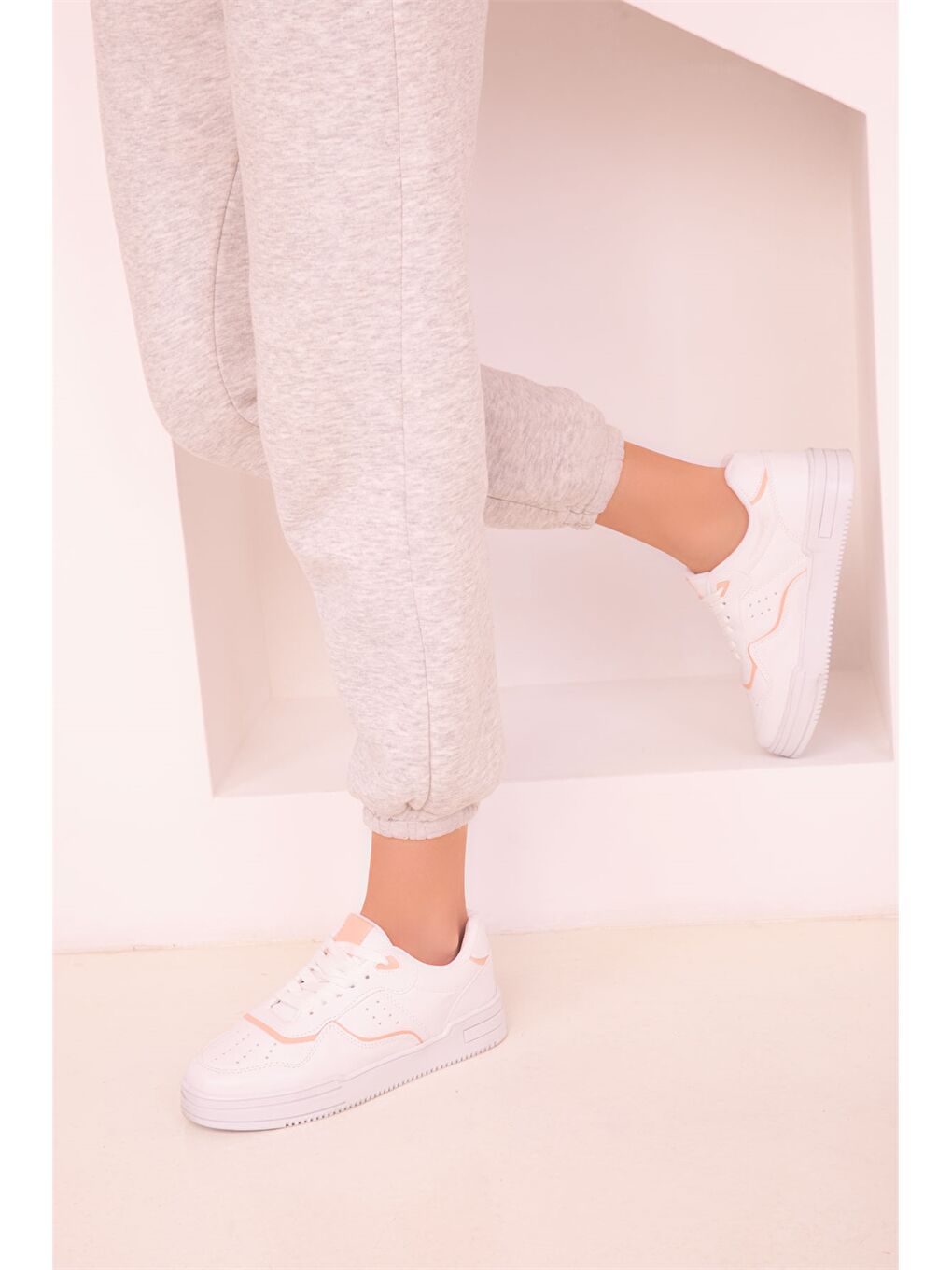 Pembe Bağcıklı Kadın Spor Ayakkabı-2