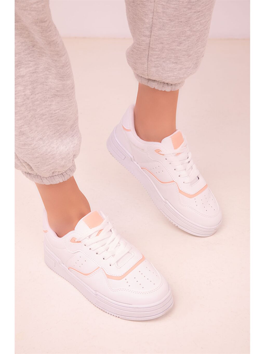 Pembe Bağcıklı Kadın Spor Ayakkabı-3