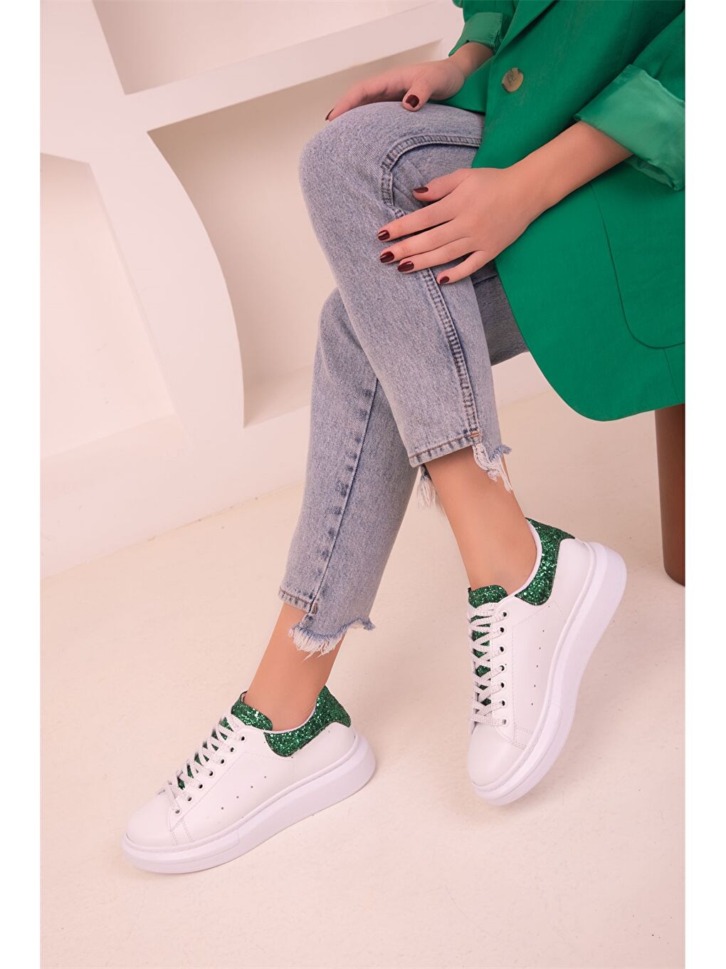 Beyaz Bağcıklı Kadın Spor Ayakkabı