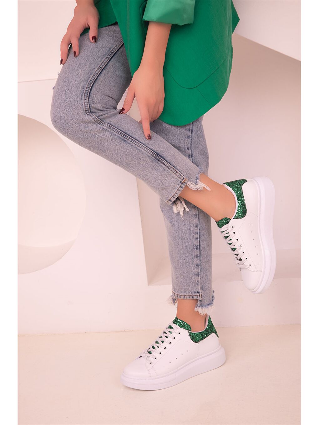 Beyaz Bağcıklı Kadın Spor Ayakkabı-1