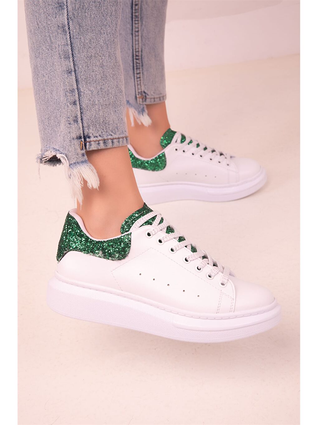 Beyaz Bağcıklı Kadın Spor Ayakkabı-3