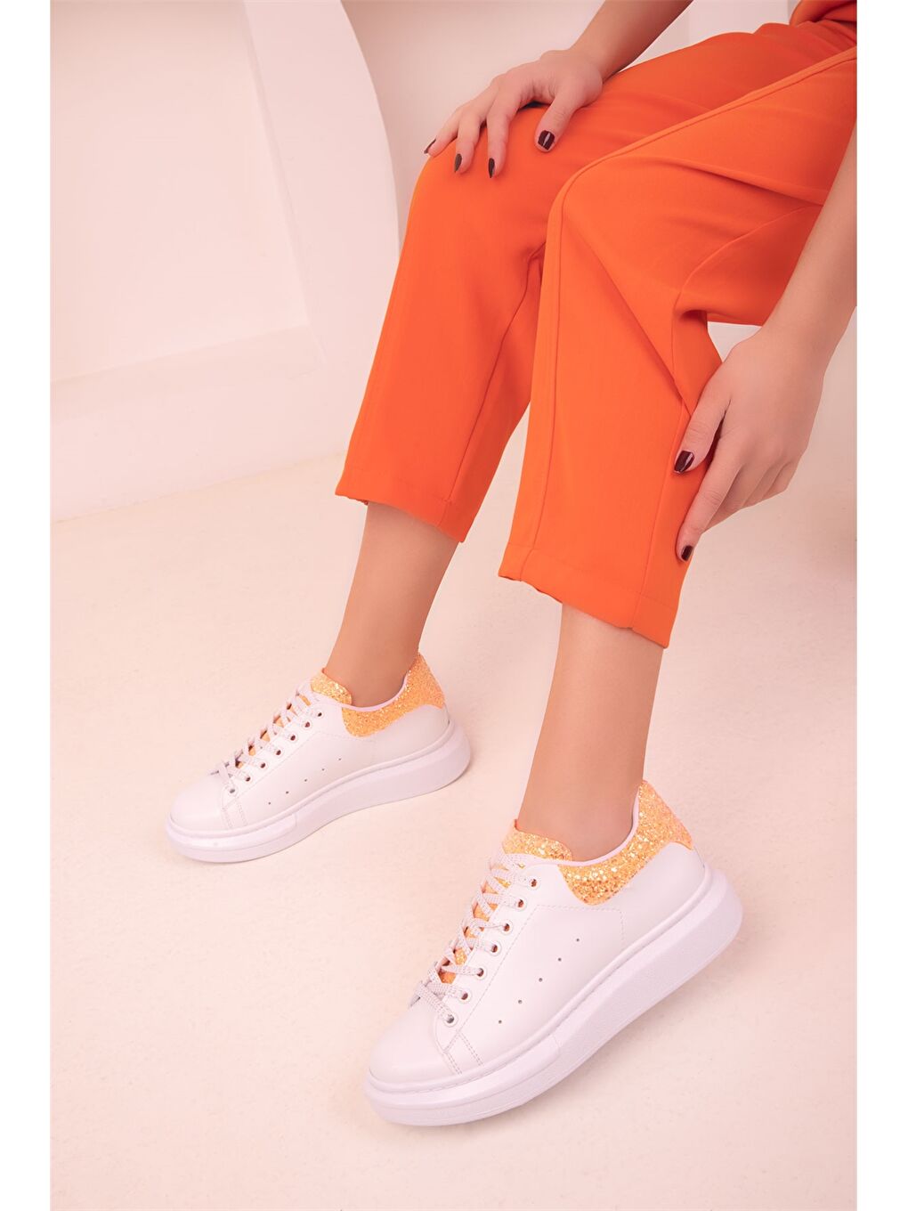 Beyaz Bağcıklı Kadın Spor Ayakkabı-2