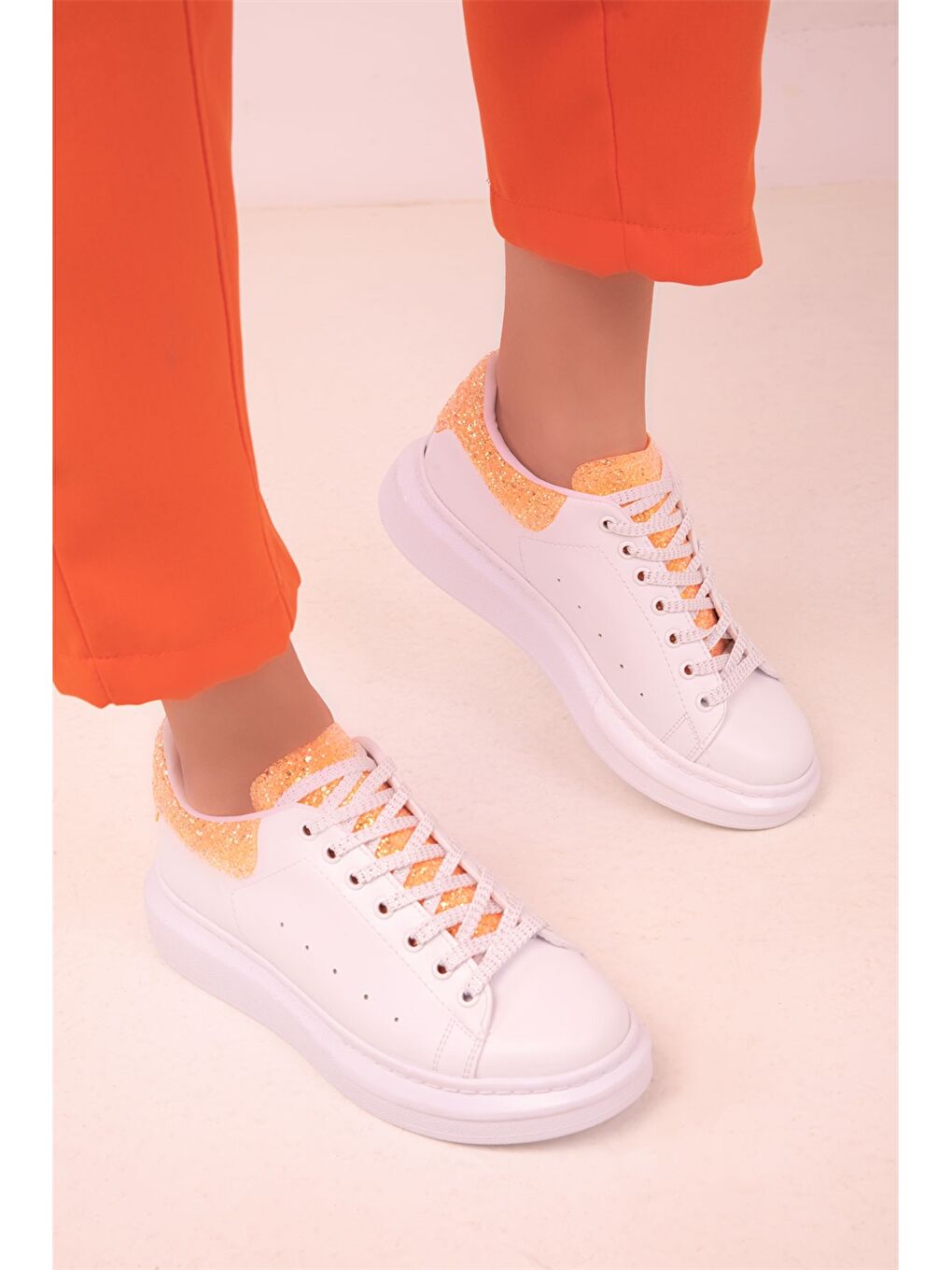 Beyaz Bağcıklı Kadın Spor Ayakkabı-3