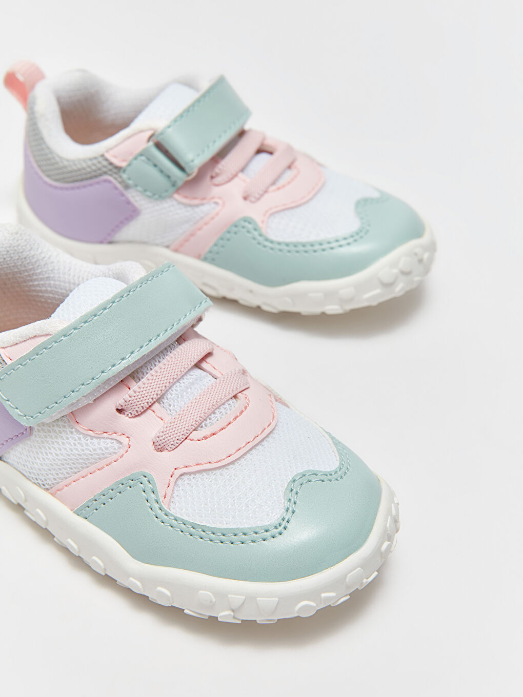 Beyaz Renk Bloklu Anatomik Kız Bebek İlk Adım Ayakkabısı-1