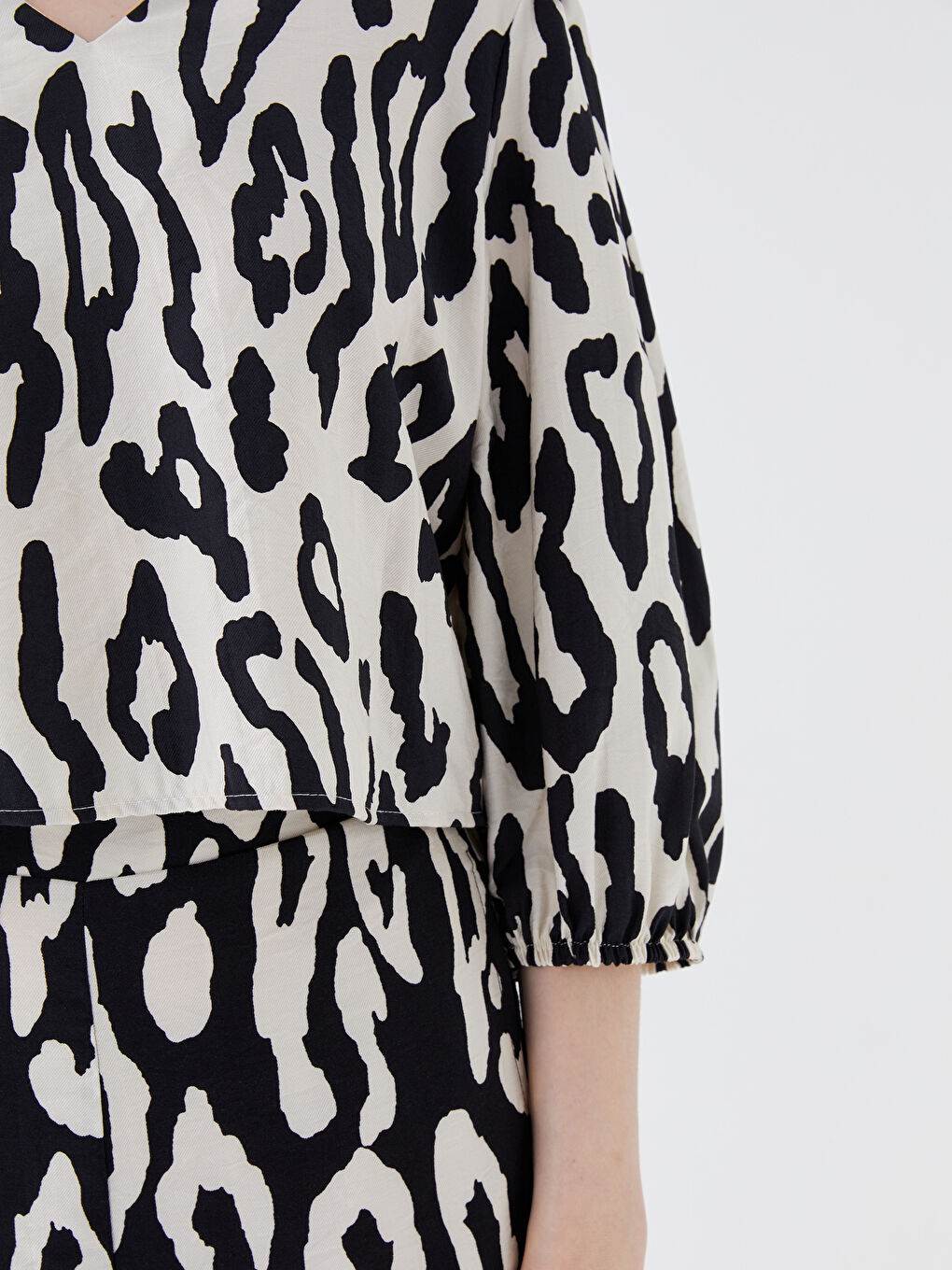 LCW Vision V Neck Patterned Balloon Sleeve Women's Blouse -S3J788Z8-LQJ