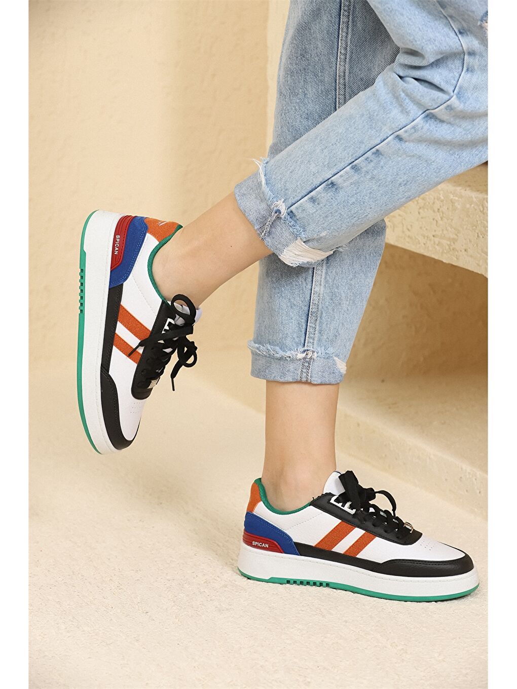 Siyah Deri Görünümlü Bağcıklı Kadın Spor Ayakkabı-2