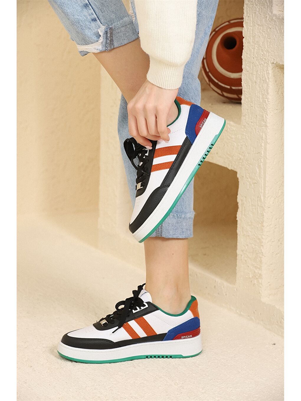 Siyah Deri Görünümlü Bağcıklı Kadın Spor Ayakkabı-3