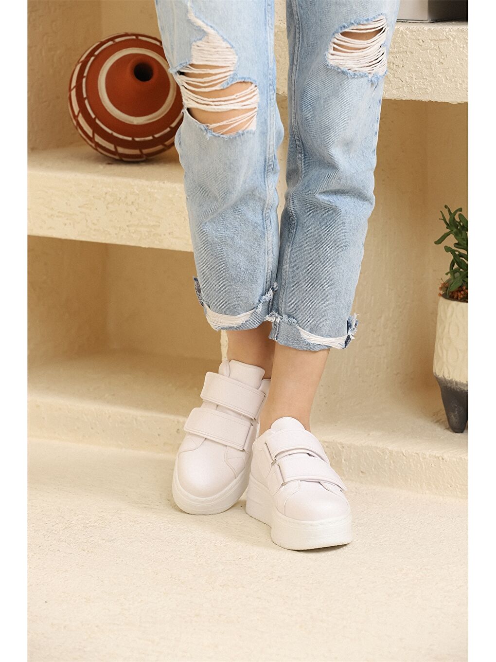 Beyaz Bağcıklı Kadın Spor Ayakkabı-1