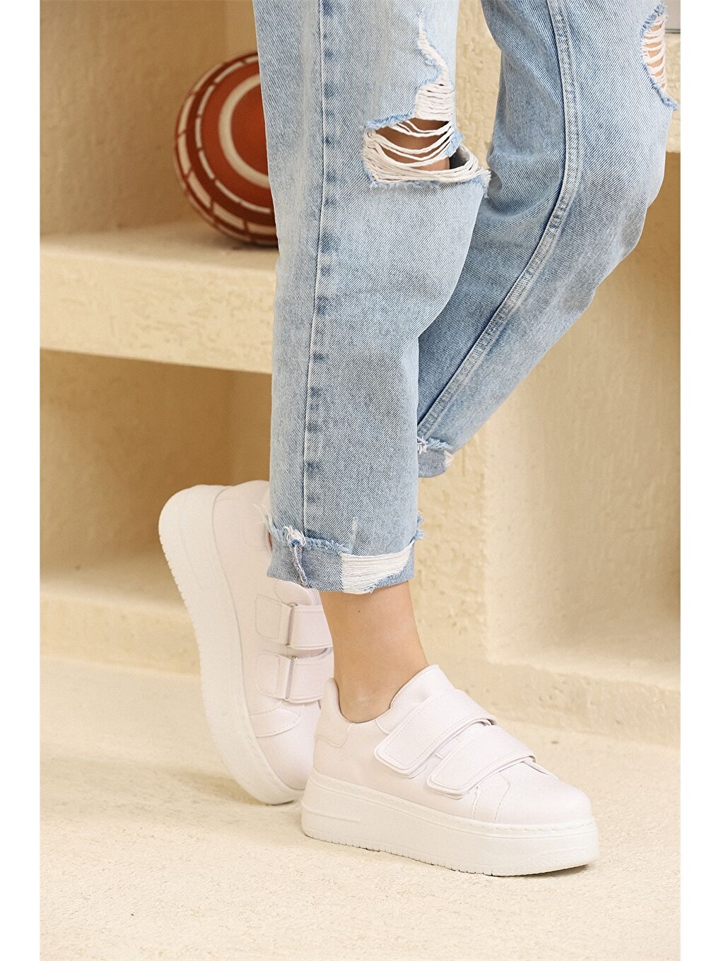 Beyaz Bağcıklı Kadın Spor Ayakkabı