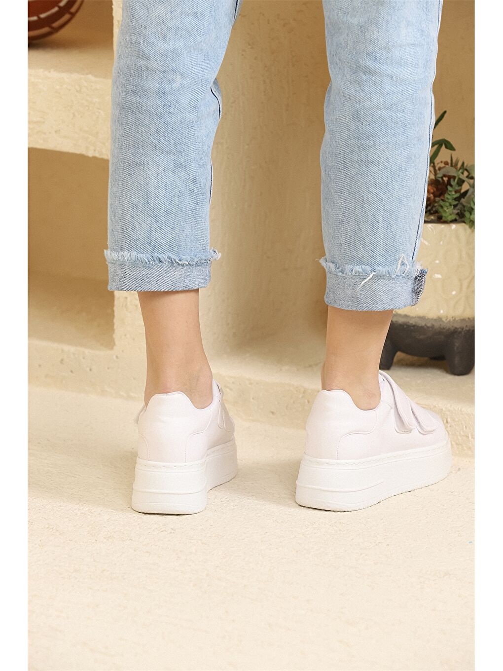 Beyaz Bağcıklı Kadın Spor Ayakkabı-4