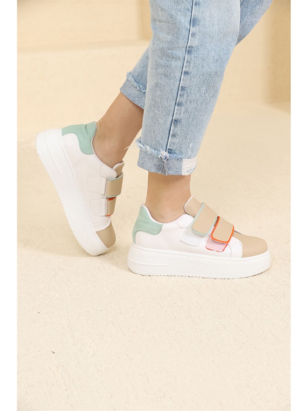 Bej Bağcıklı Kadın Spor Ayakkabı