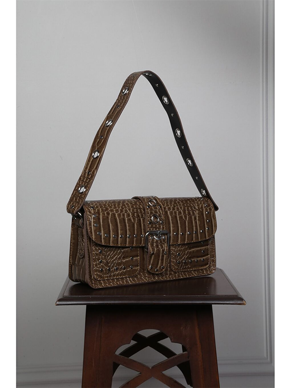 Kahverengi Deri Görünümlü Kroko Desenli Kadın Omuz Çantası-1