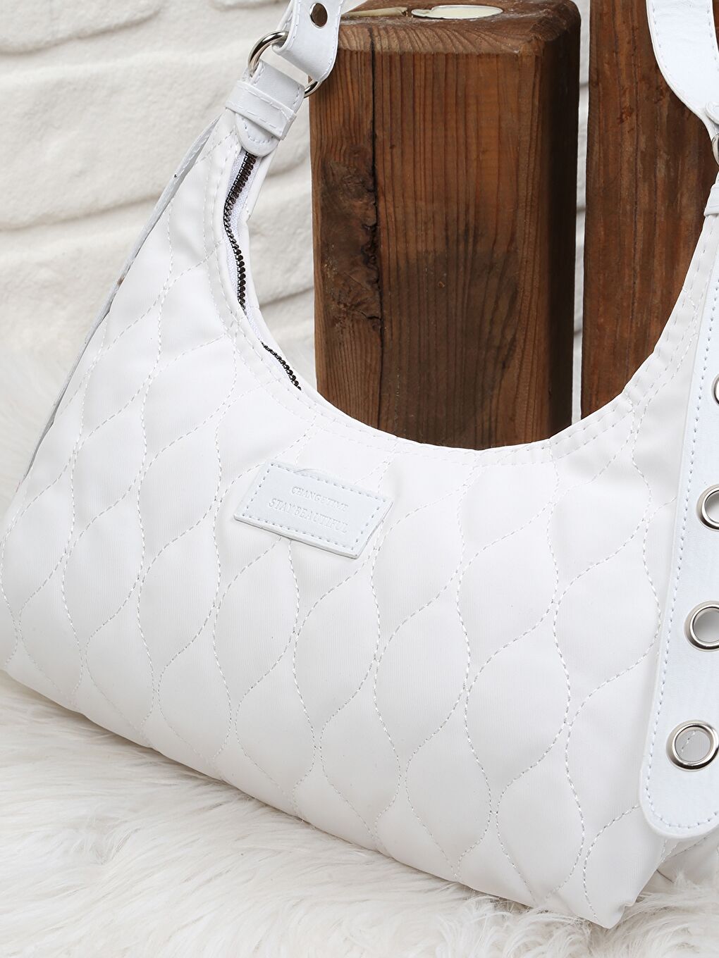 Beyaz Saten Kapitone Desenli Kadın Omuz Çantası-1