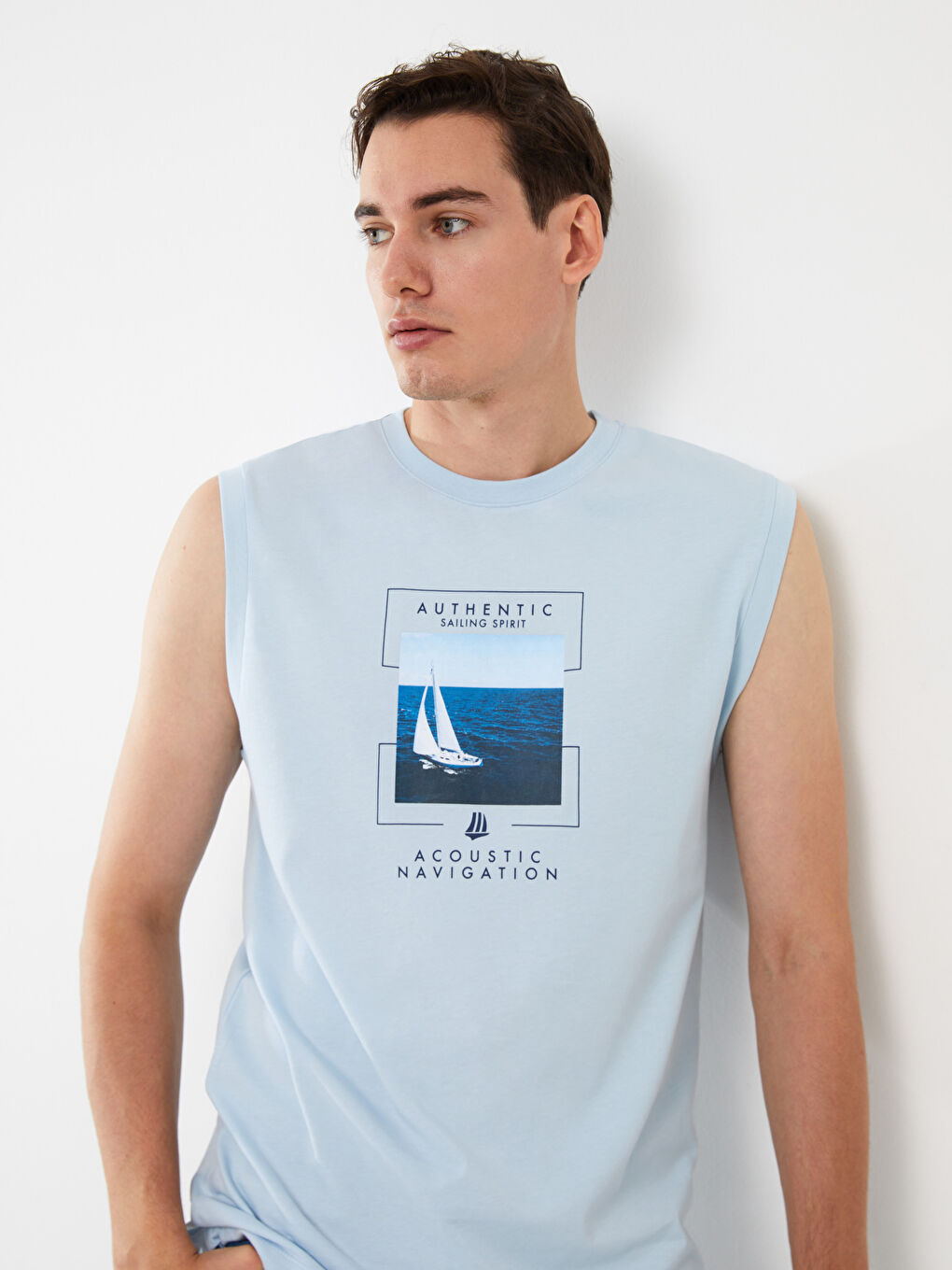 تيشيرت بدون أكمام مطبوع بياقة دائرية جيرسي للرجال