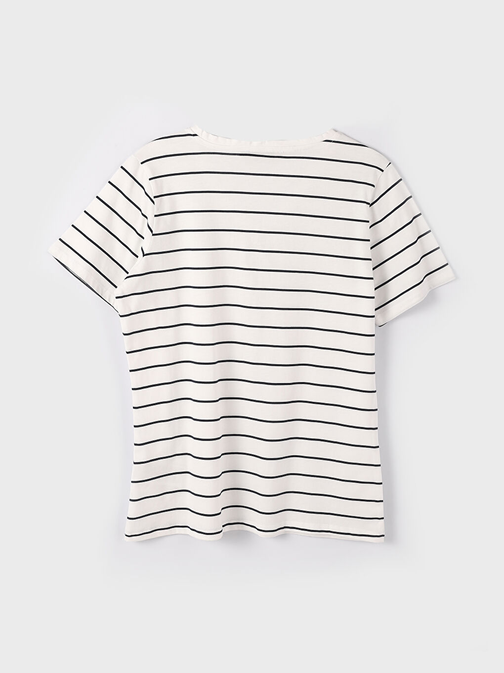 تي شيرت كم قصير مخطط بياقة على شكل حرف V للسيدات-1